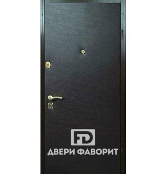 стальная недорогая дверь с двух сторон отделана кожзаменителем