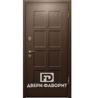 металлическая дверь в коттедж окрашена коричневым цинкогрунтом