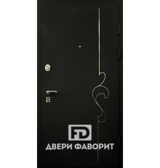 стальная дверь с декоративной ковкой, снаружи порошковое покрытие, массив дерева внутри