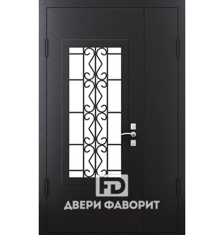 Недорогая двустворчатая дверь с ковкой и стеклом