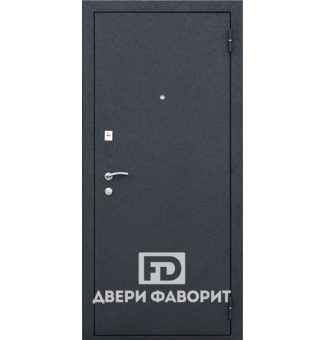 металлическая дверь в квартиру окрашена порошковой краской