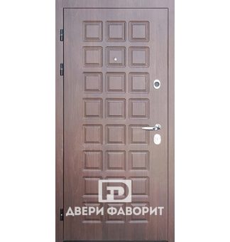 дверь из металла в загородный дом с мдф с узором в виде квадратов