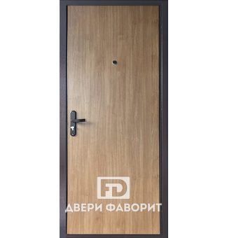 недорогая дверь с врезным замком и глазком